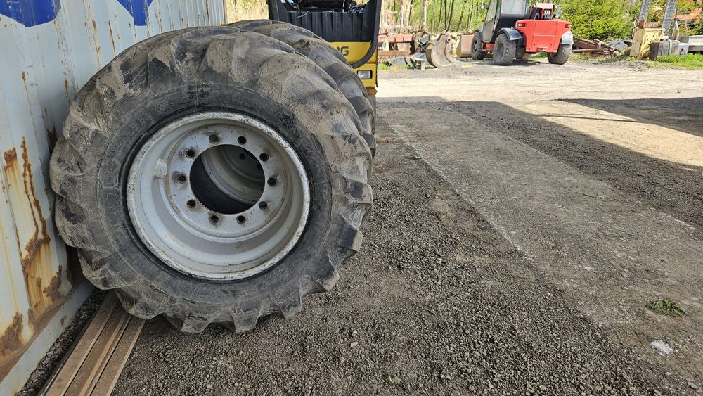 Sprzedam opony z felgami 4 sztuki nokian 600/50 22,5 24 pr TANIO