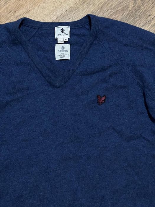 Продам джемпер з V-подібним вирізом від бренду Lyle Scott