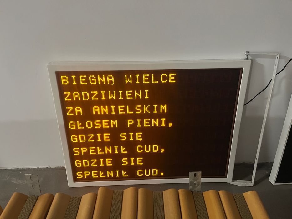 Tablica Tugal wyświetlanie piesni