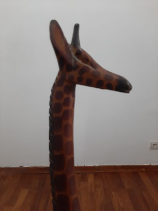 Girafa em madeira