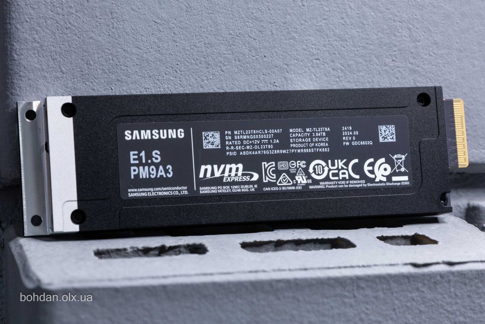 Samsung PM9A3 3.84TB PCle 4.0 NVMe E1.S SSD (MZTL23T8HCLS-00A07)