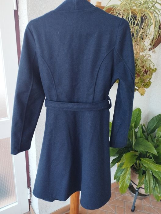 Casaco azul com cinto