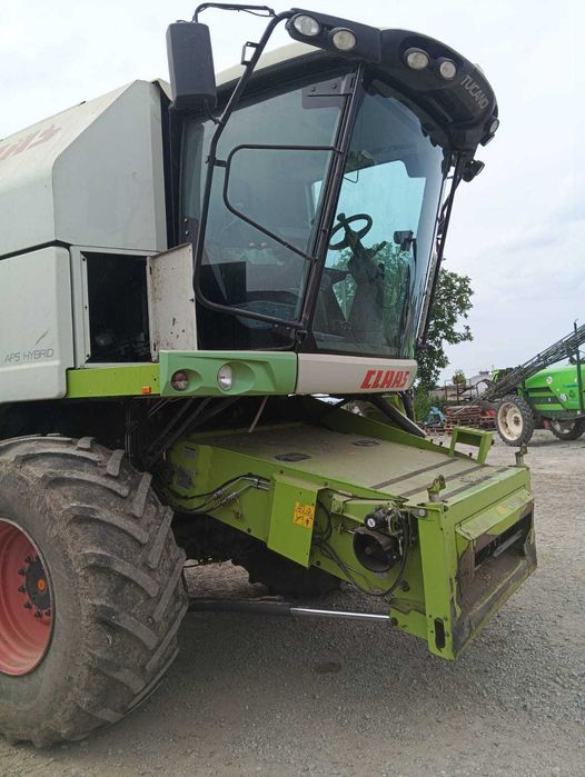 Kombajn Claas Tucano 480, 2010 rok, heder Vario 750 + wózek, silnik C9