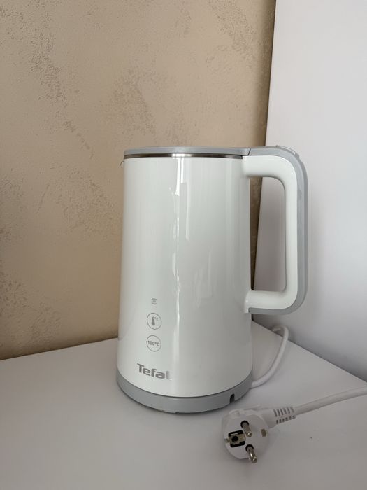 Чайник Tefal.