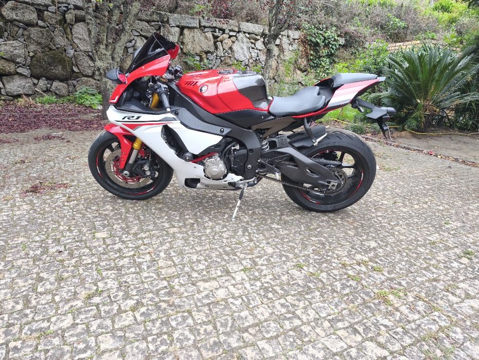 Yamaha yzf R1  2015