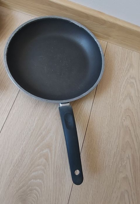 Patelnie używane.