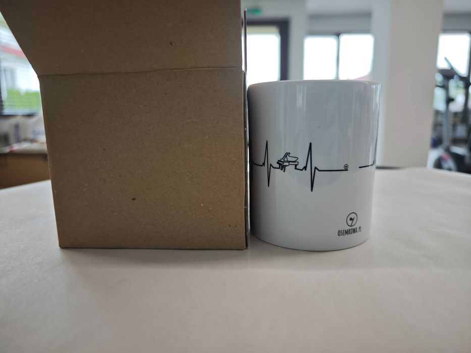 Kubek biały osemkowa