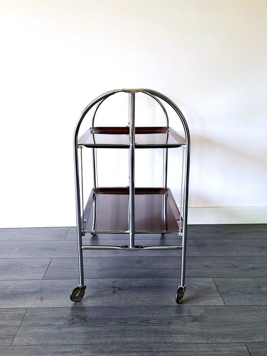 Carrinho de apoio dobrável vintage. Vintage folding trolley
