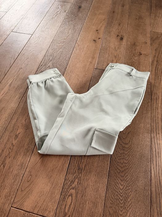 Stylowe spodnie cargo w kolorze pistacjowym