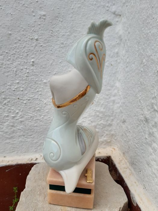 Figura de porcelana marca Galos