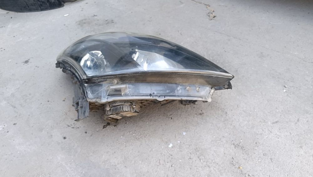 Продам правую  фару Ниссан тиана