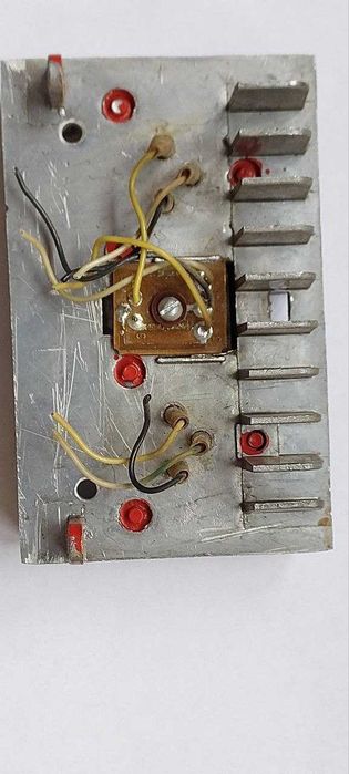 Транзисторы КТ808А (КТЮ-3-20) на алюминиевом радиаторе