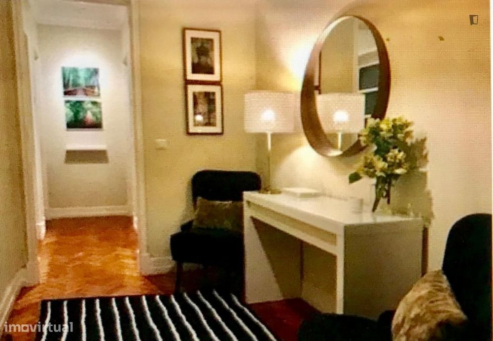 Quarto - localizado em Roma-Areeiro Lisbon