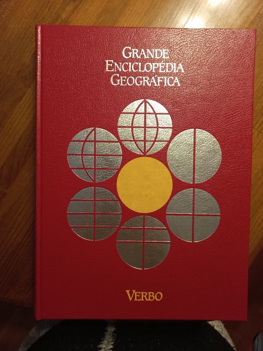 Enciclopédia composta por 7 livros