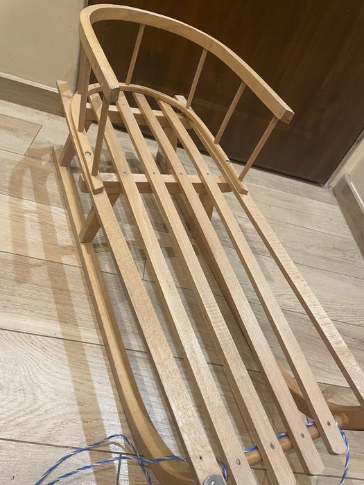 Sanki drewniane z oparciem