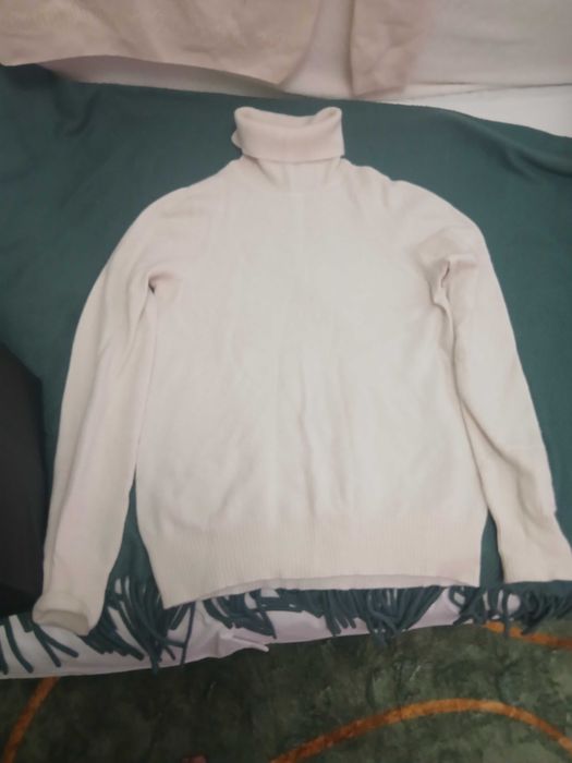 Женские свитера в ассортименте