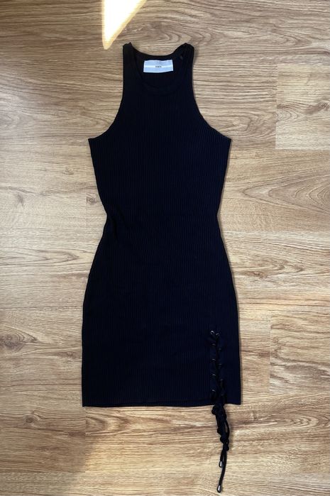 Czarna sukienka Guess