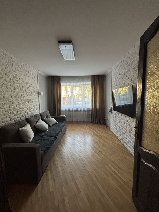 Продається 3-кімната квартира в Стрию