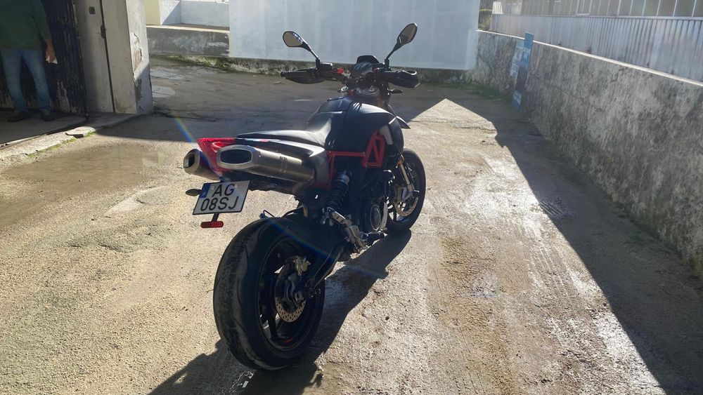 Aprilia Dorsoduro 900