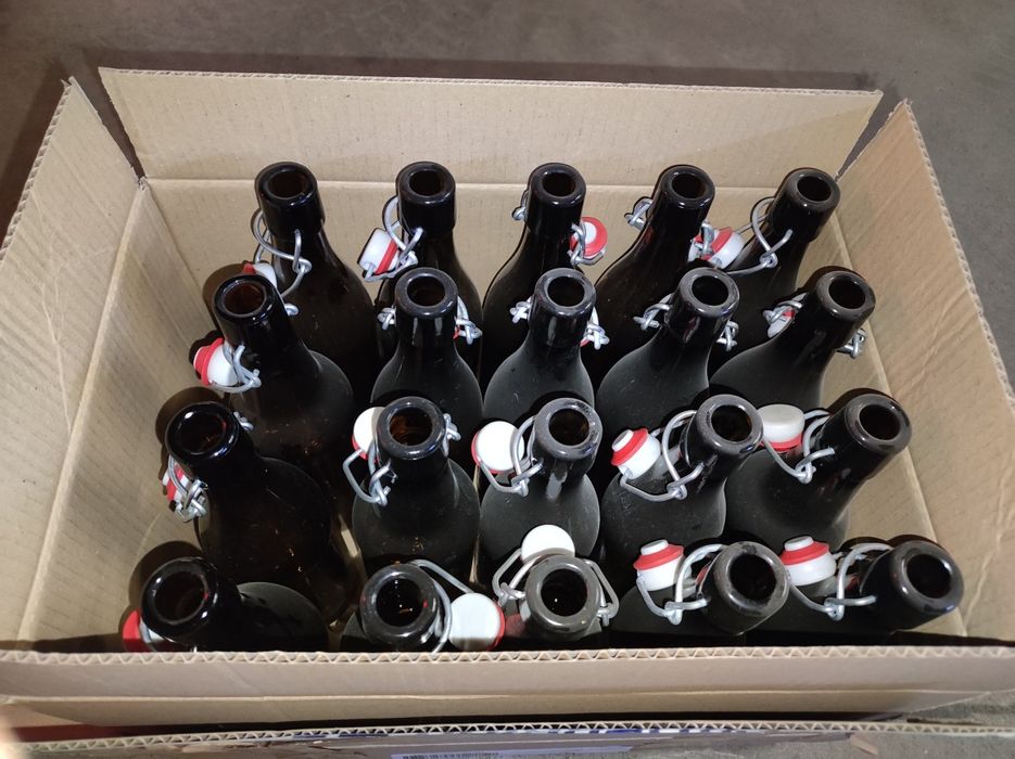 Butelki z korkiem na druciku