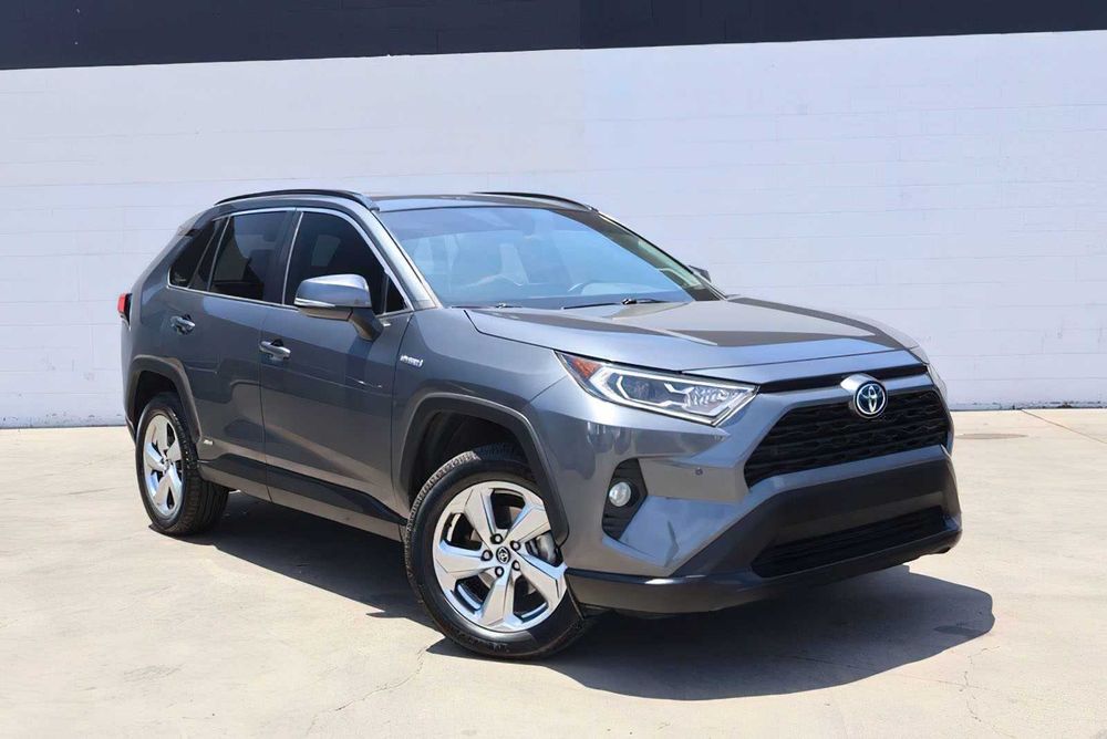 Toyota RAV4 XLE Premium      2021