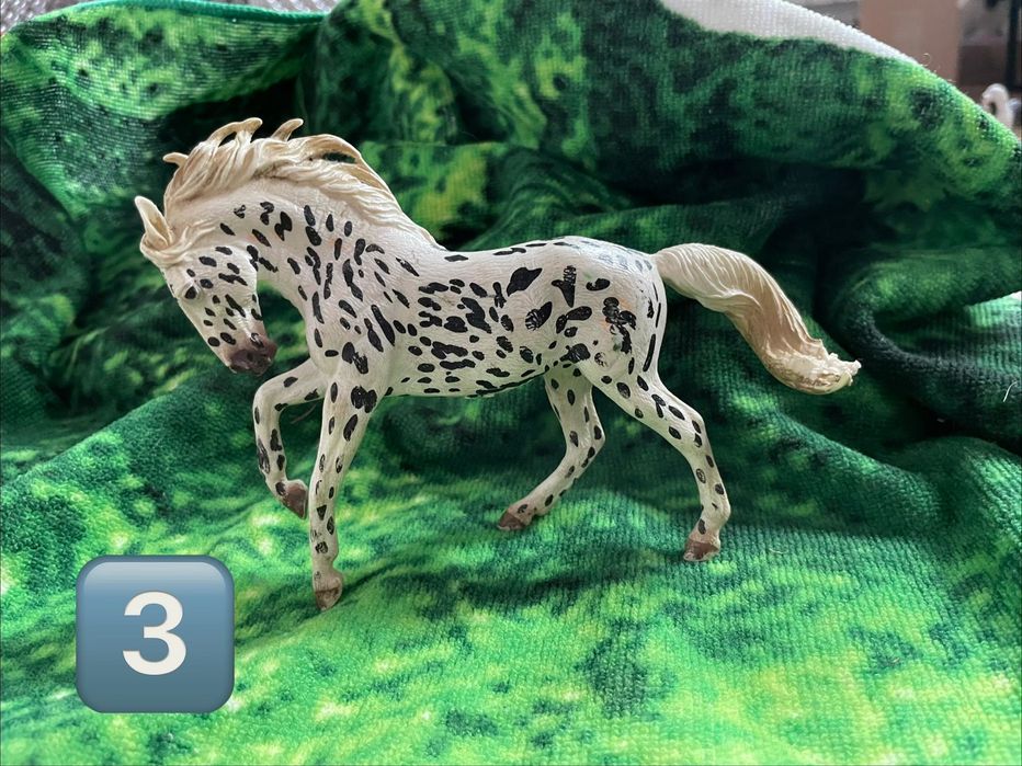 Figurki koni Collecta