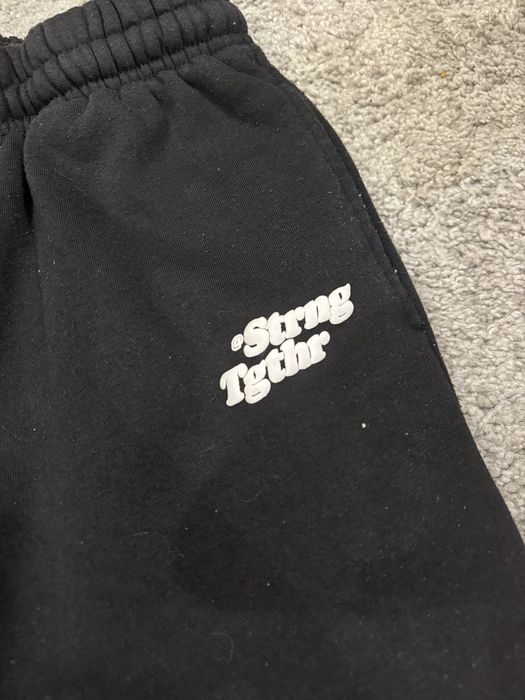 Czarne dresy damskie modne