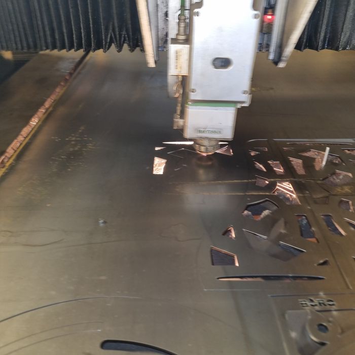 Надаємо послуги з лазерної порізки металу