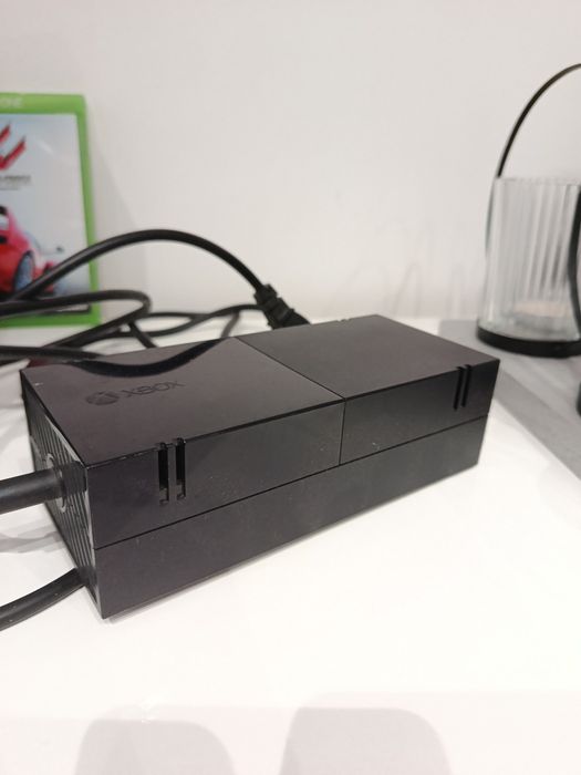 XBox One com dois comandos
