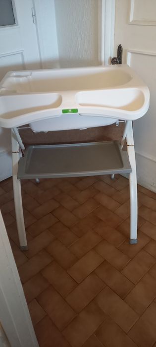 Banheira c/ suporte e trocador