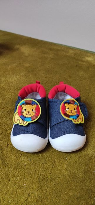 Trampki, buty niechodki z lwem rozmiar 21