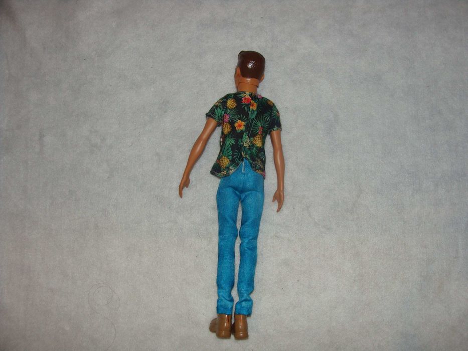 Boneco Ken Fashionistas Tropical Vibes
