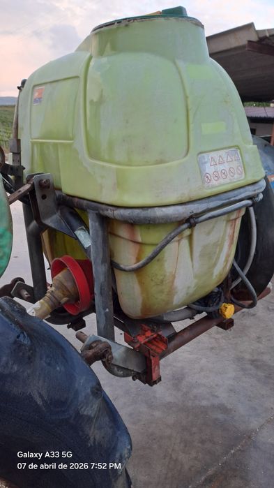 Pulverizador rocha 300litros