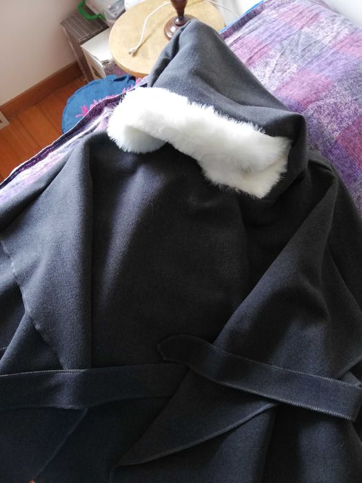 Capa jovem com capuz nova com etiqueta