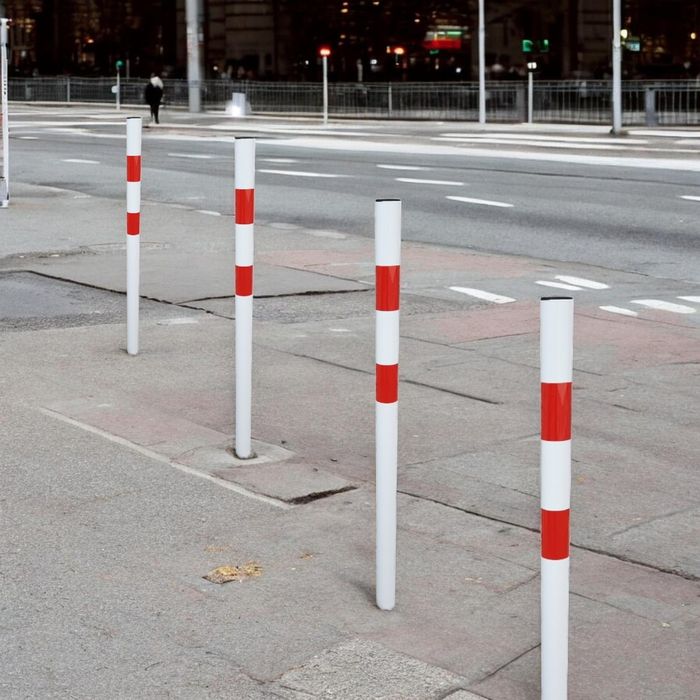 Słupek parkingowy drogowy słupki fi 60 150 cm blokada biało czerwony odblask
