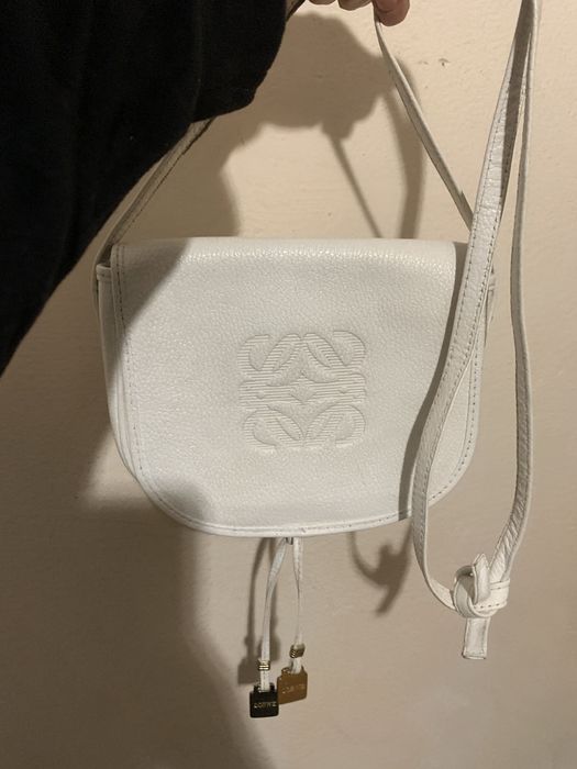 Оригінальна вінтажна крос боді маленька шкіряна сумка loewe