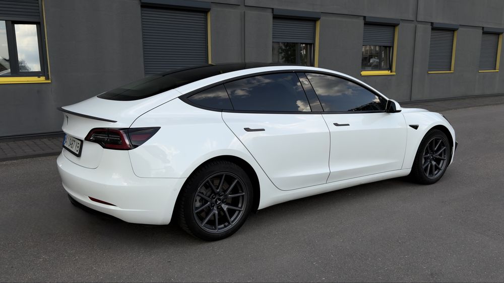 Tesla Model 3 - 2022 рік - Long Range Dual Motor