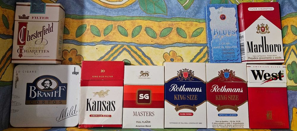 Colecção de maços de tabaco antigos