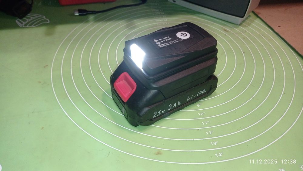 Адаптер павербанк с фонариком на АКБ 21 вольт