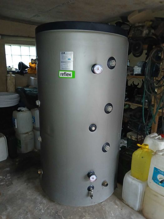 Буферна ємкість рефлекс 800 літрів. Акумуляційний бак.