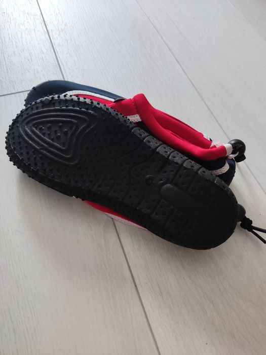 Взуття для купання