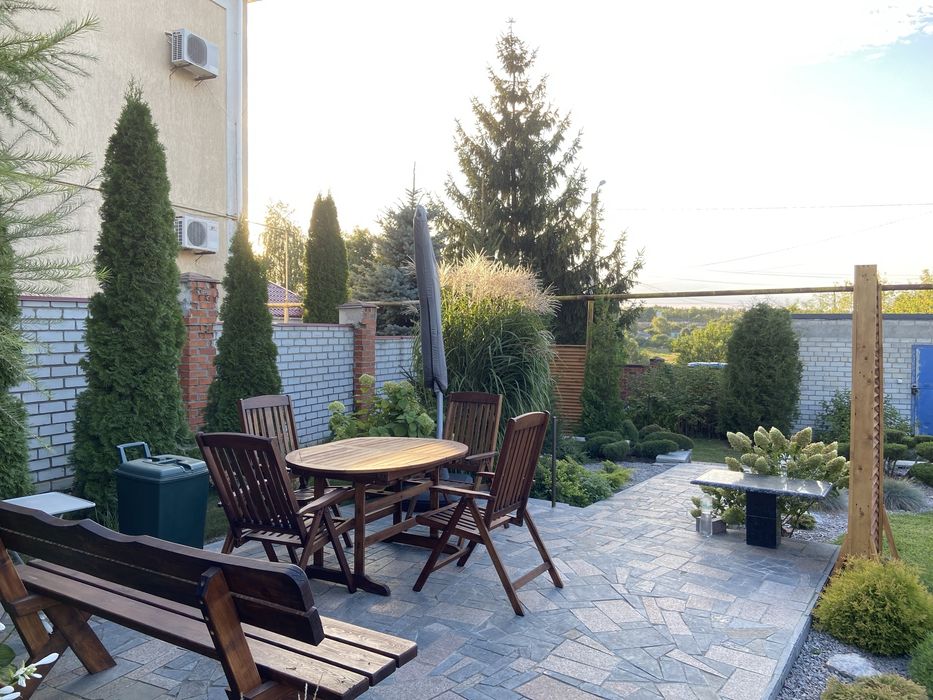 Дом с потенциалом с просторным и ухоженным участком