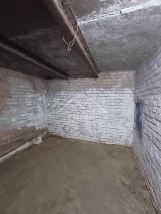 Продаж будинку в центрі с. Лозуватка з гаражем, літнею кухнею.