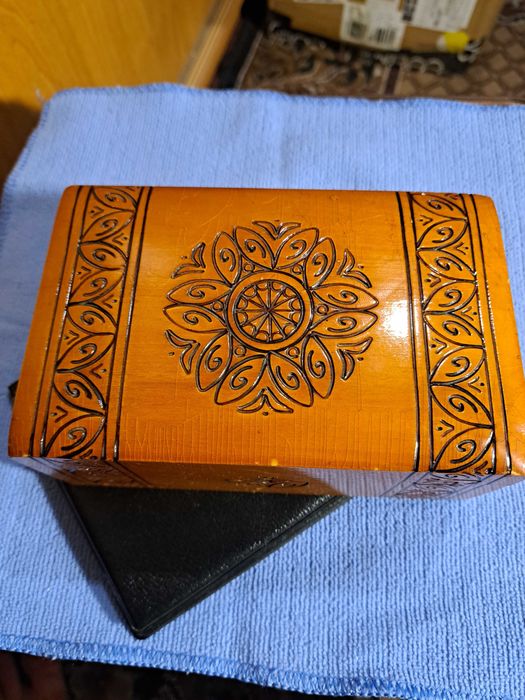 Шкатулка,  резьба, ручная работа,  Европа, дерево