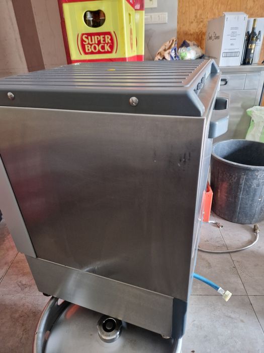 Máquina de lavar copos e chavenas
