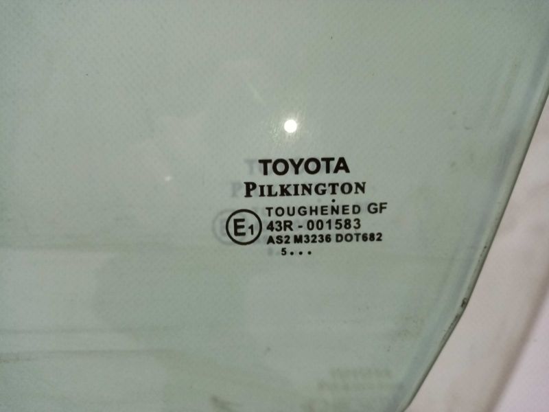 Vidro porta frente esquerda TOYOTA Yaris (_P15_)