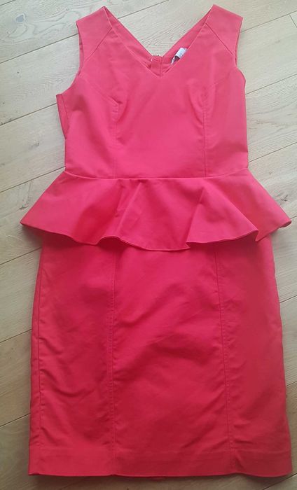 Sukienka z baskinką