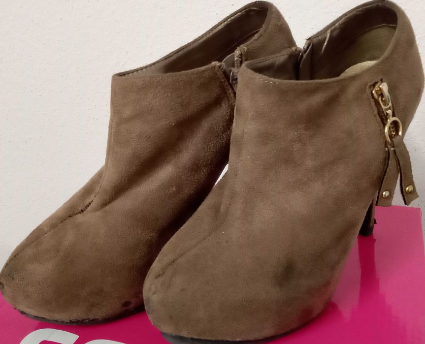 Sapatos e sandálias senhora, nº 38, cada par por 5€