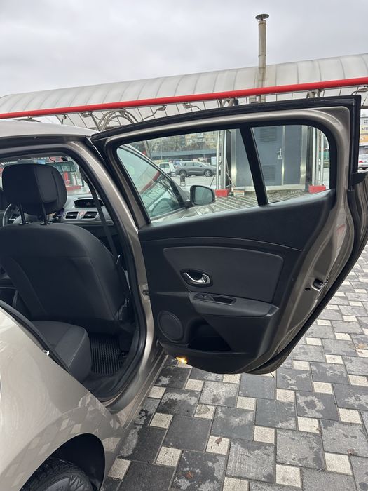 Renault Megane 1.6 бензин 2010