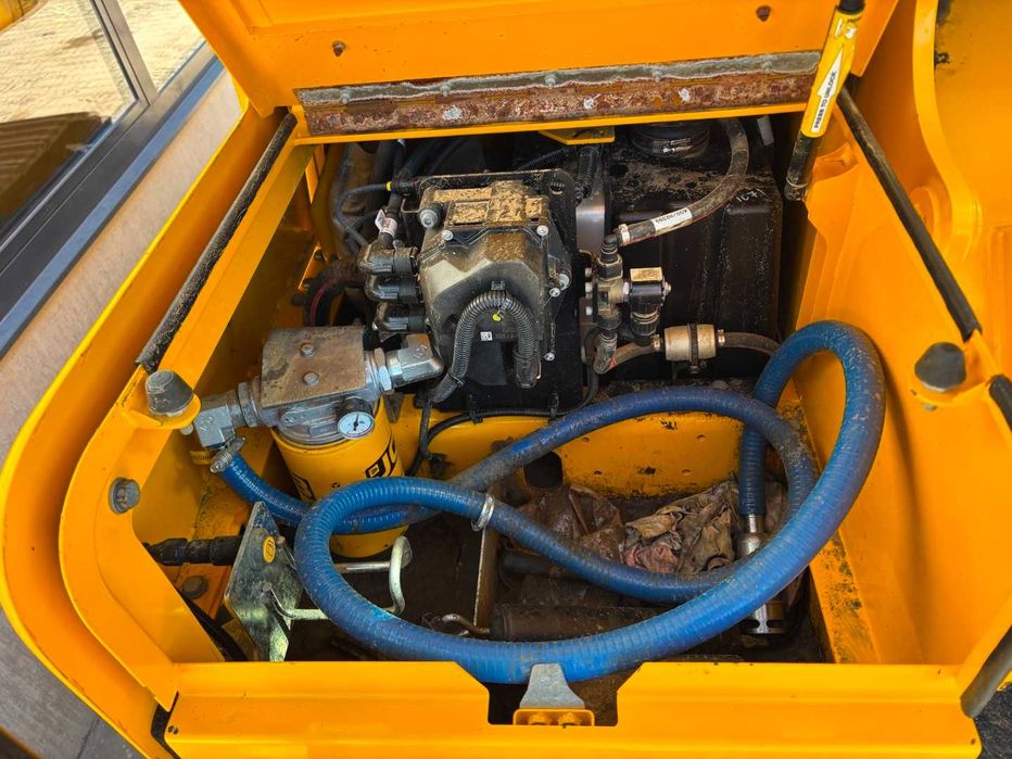 Гусеничний екскаватор JCB JS220 LC
